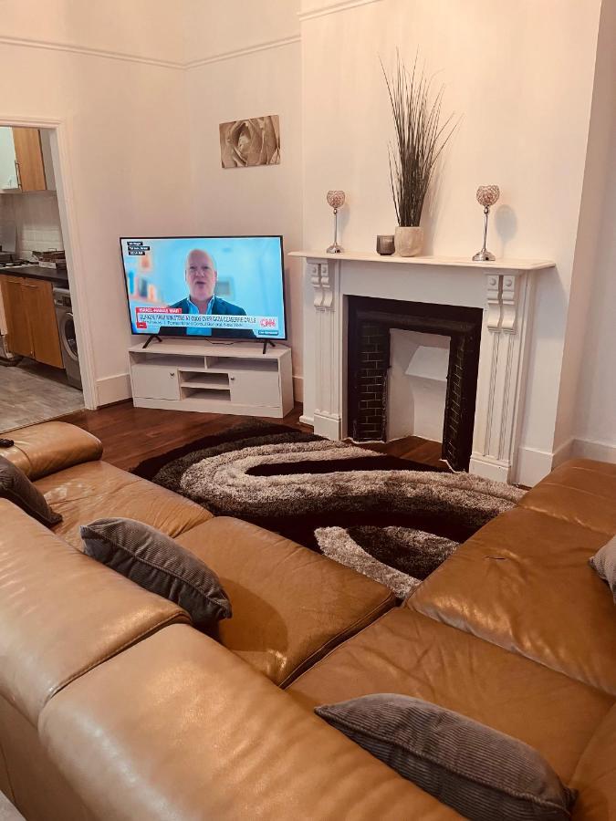 Modern Large Apartament Londra